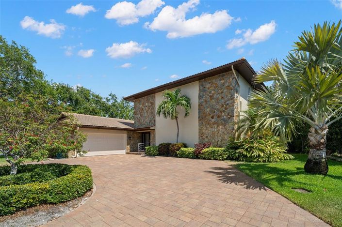 Image No.3-3 Bed Property for sale