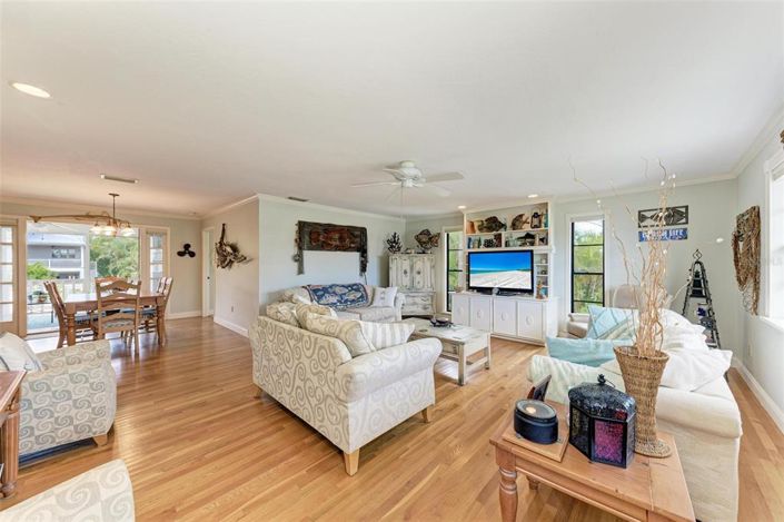 Image No.10-3 Bed Property for sale