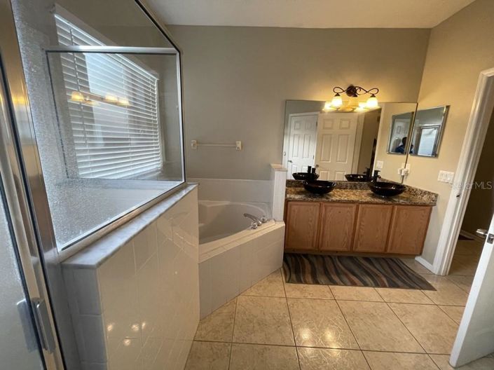 Image No.14-4 Bed Property for sale