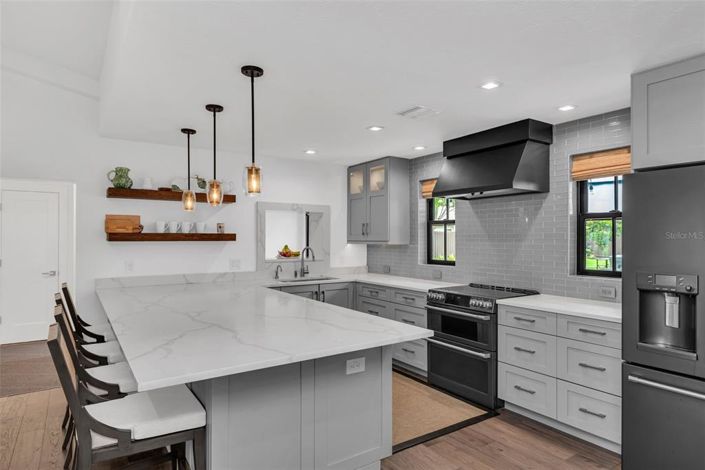 Image No.12-3 Bed Property for sale