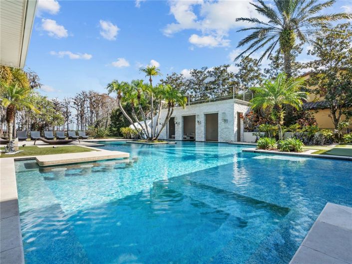 Image No.10-6 Bed Property for sale