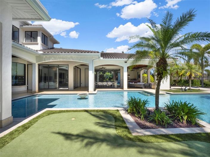 Image No.12-6 Bed Property for sale