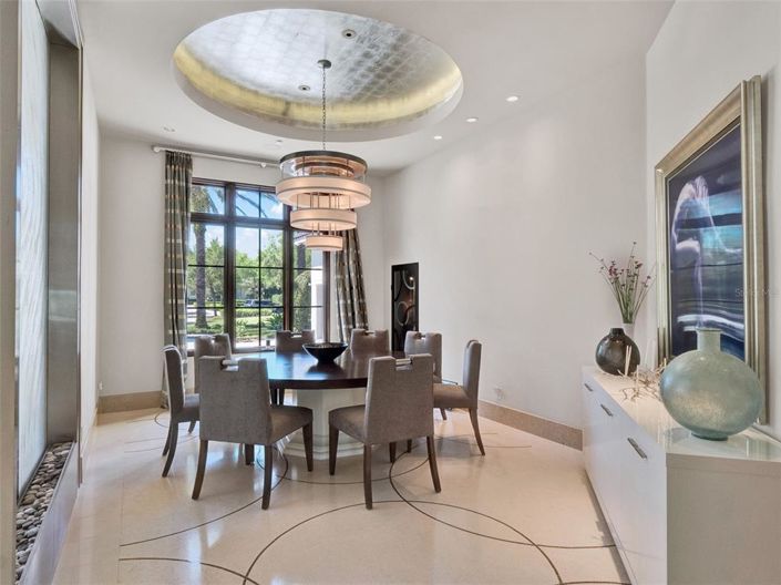 Image No.18-6 Bed Property for sale