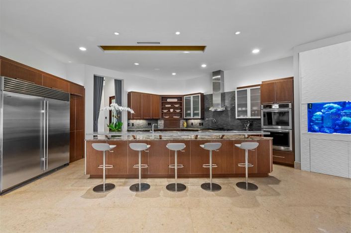 Image No.19-6 Bed Property for sale