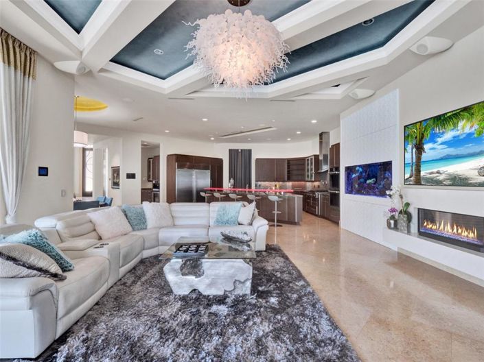 Image No.27-6 Bed Property for sale