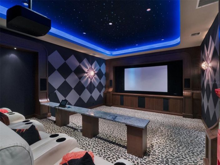 Image No.31-6 Bed Property for sale