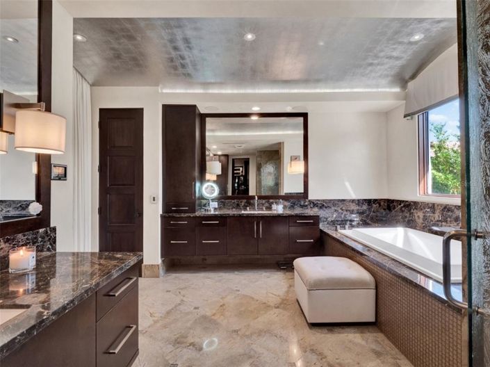 Image No.37-6 Bed Property for sale