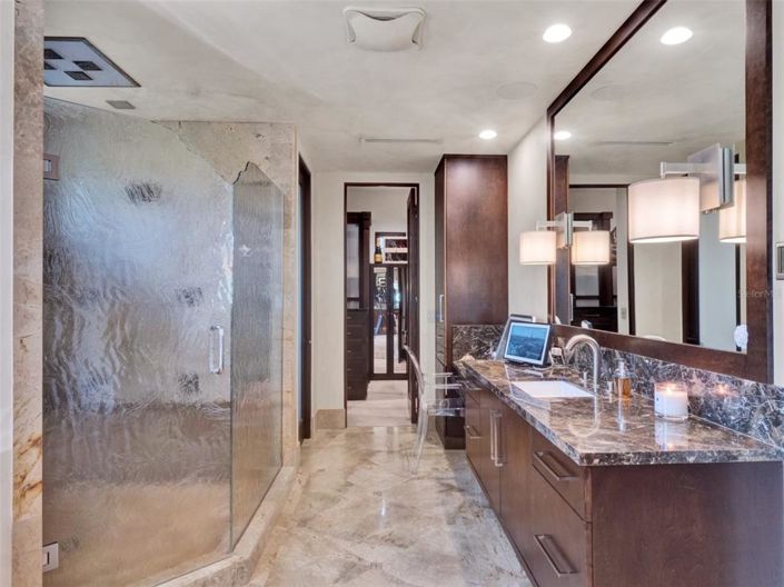 Image No.38-6 Bed Property for sale