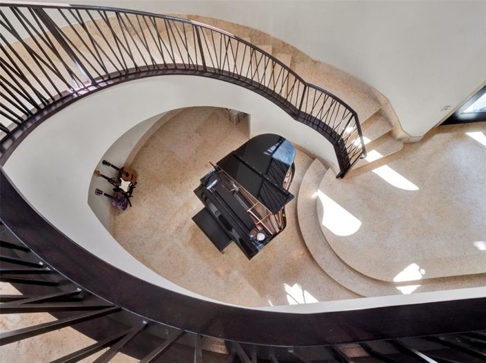 Image No.42-6 Bed Property for sale