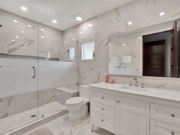 Image No.52-6 Bed Property for sale