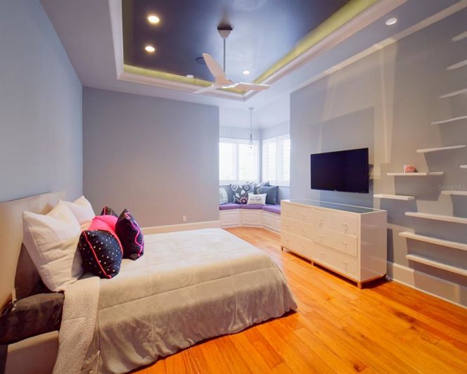 Image No.52-6 Bed Property for sale