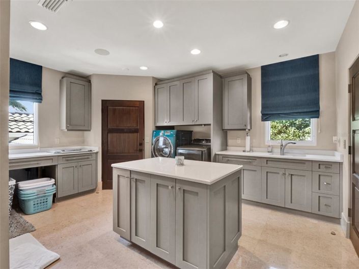 Image No.53-6 Bed Property for sale