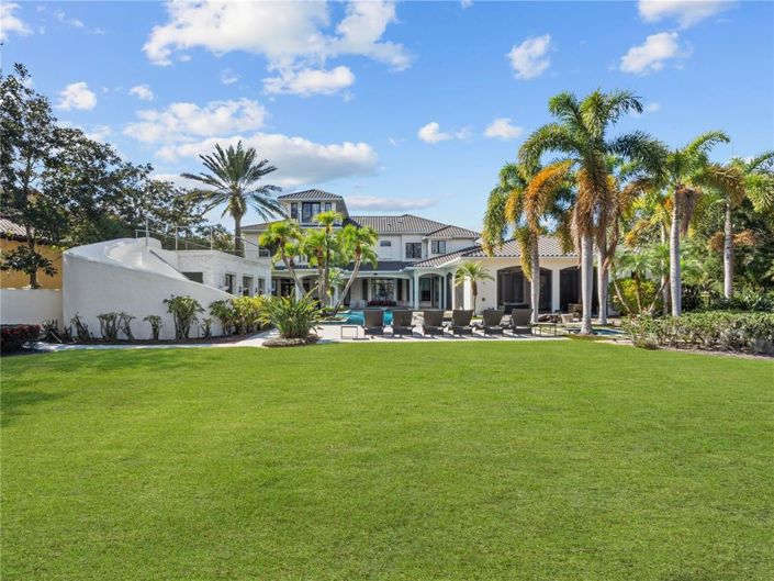 Image No.6-6 Bed Property for sale