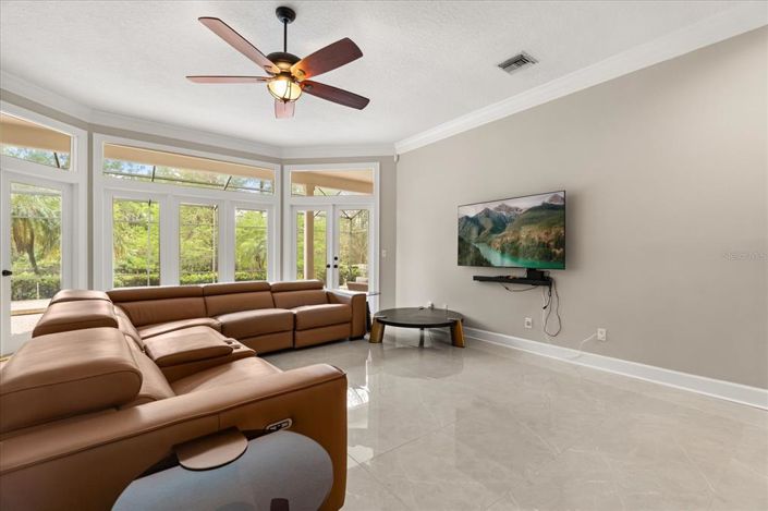 Image No.11-5 Bed Property for sale