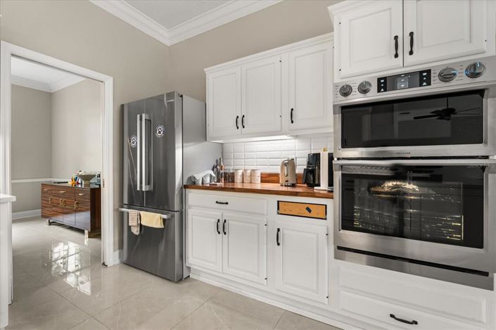 Image No.24-5 Bed Property for sale