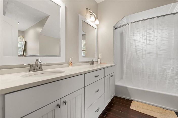 Image No.30-5 Bed Property for sale