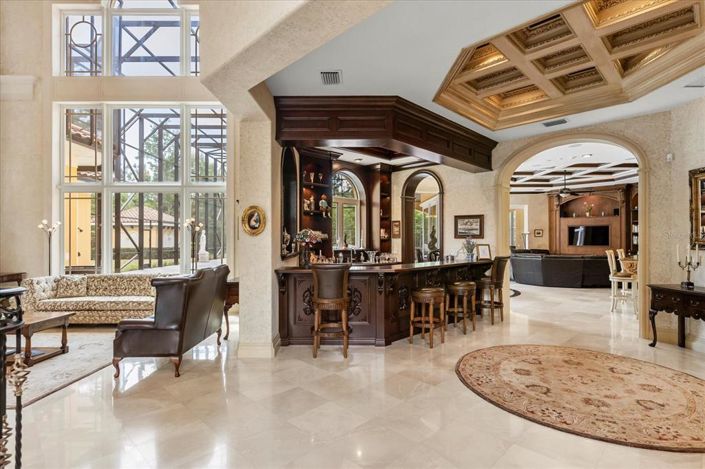 Image No.10-5 Bed Property for sale