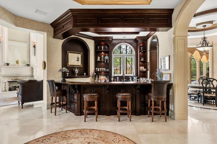 Image No.12-5 Bed Property for sale