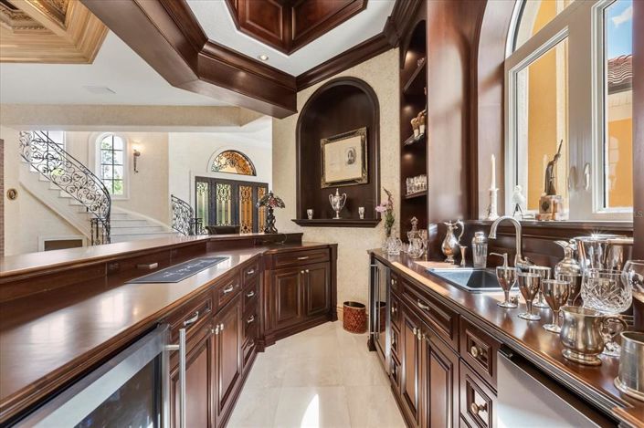 Image No.16-5 Bed Property for sale