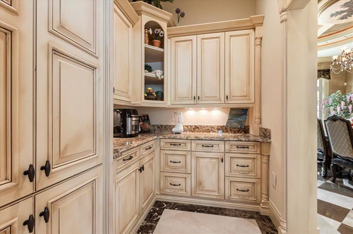 Image No.17-5 Bed Property for sale