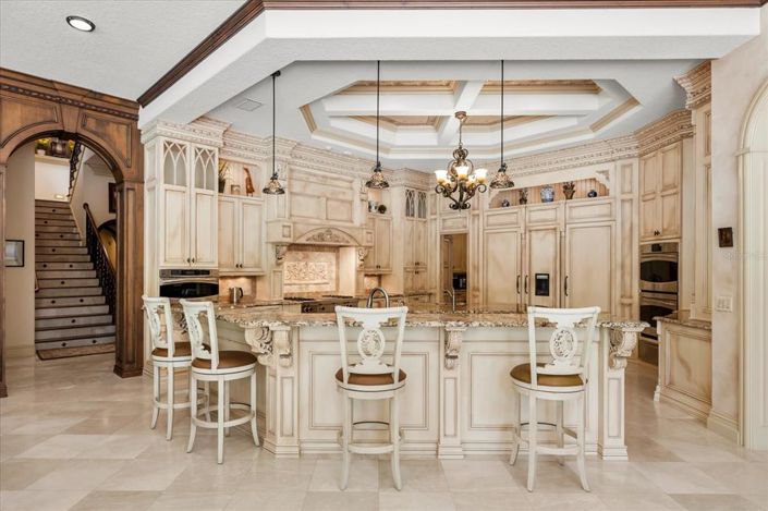 Image No.19-5 Bed Property for sale