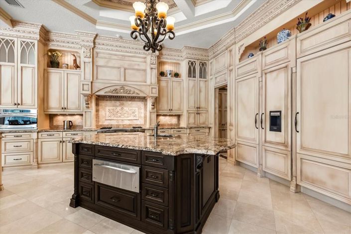 Image No.22-5 Bed Property for sale