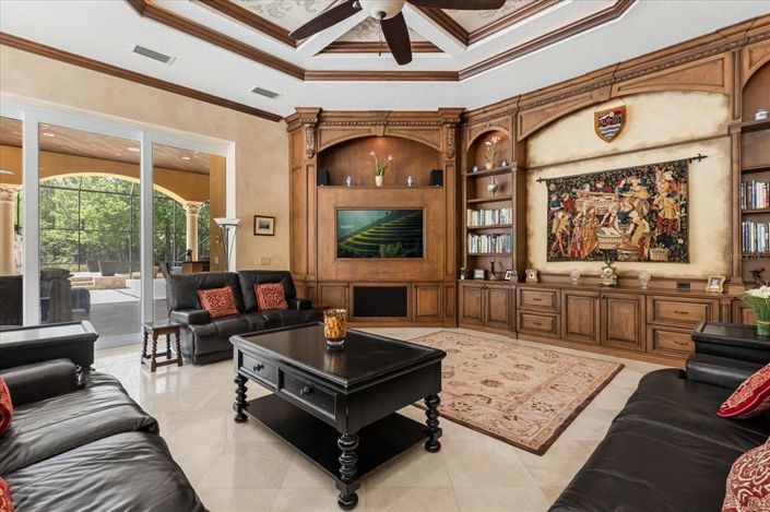 Image No.25-5 Bed Property for sale