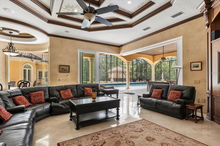 Image No.27-5 Bed Property for sale