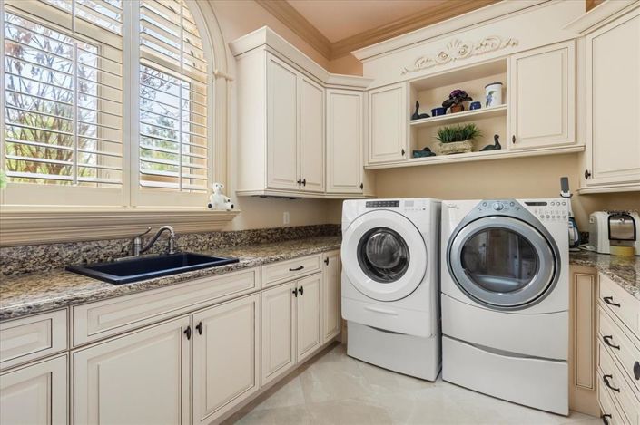 Image No.31-5 Bed Property for sale