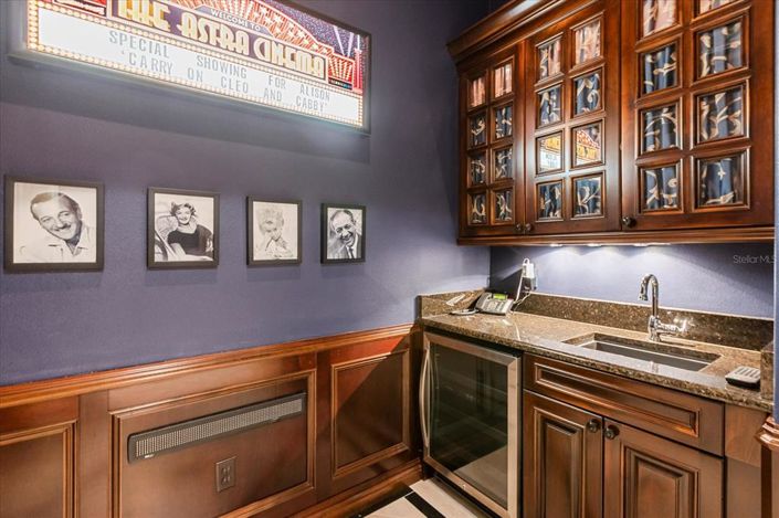 Image No.37-5 Bed Property for sale