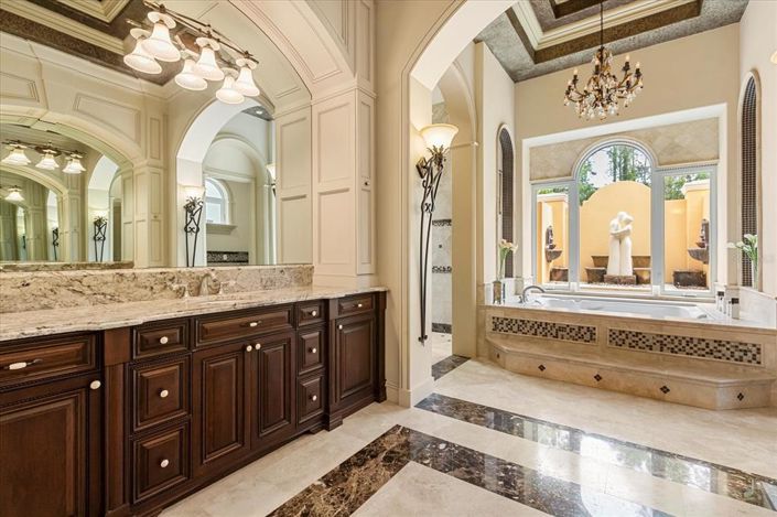 Image No.44-5 Bed Property for sale