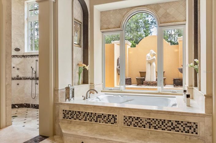 Image No.46-5 Bed Property for sale