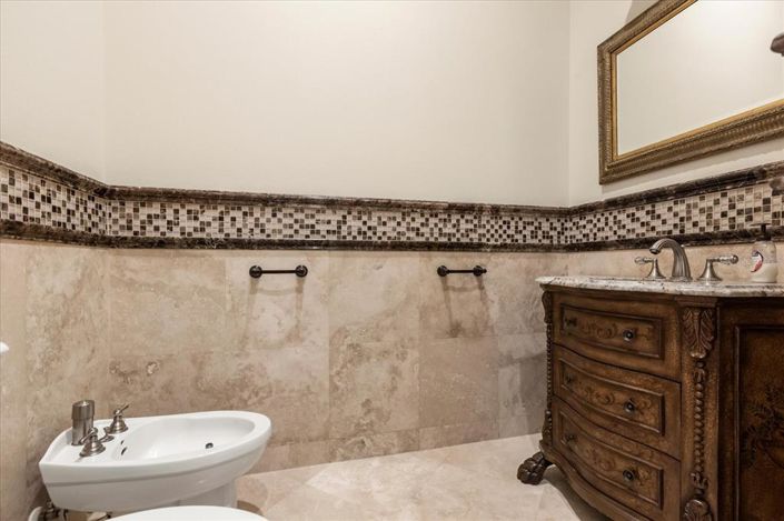 Image No.48-5 Bed Property for sale