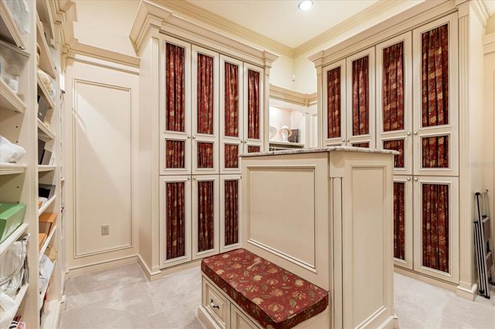 Image No.50-5 Bed Property for sale