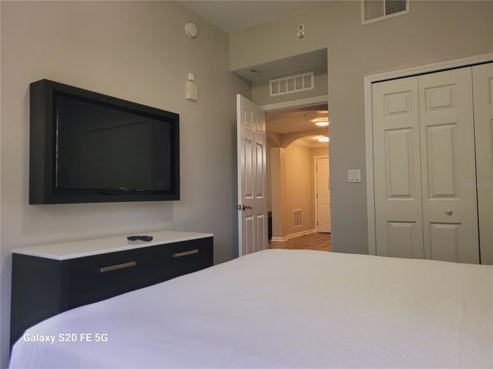 Image No.19-3 Bed Property for sale