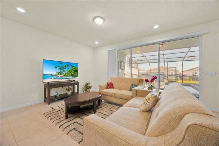 Image No.12-5 Bed Townhouse for sale