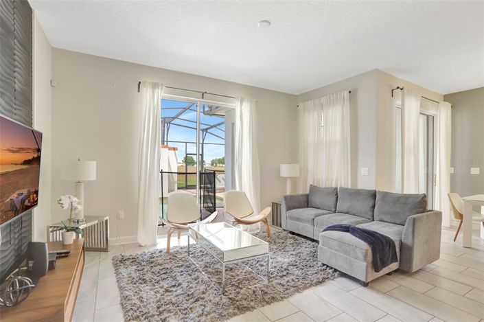 Image No.10-4 Bed Townhouse for sale