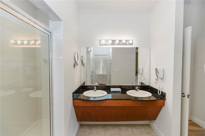 Image No.16-3 Bed Property for sale