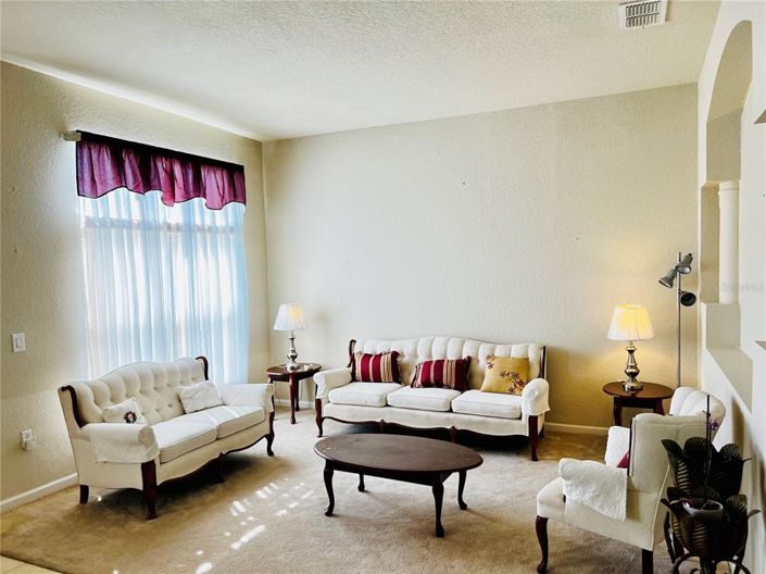 Image No.2-Propriété de 4 chambres à vendre à Kissimmee