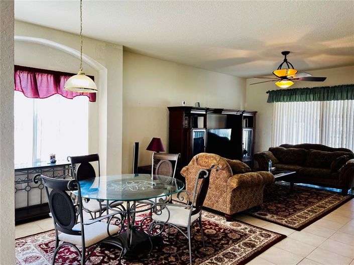 Image No.4-Propriété de 4 chambres à vendre à Kissimmee