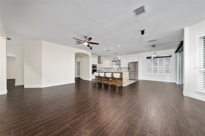 Image No.8-4 Bed Property for sale