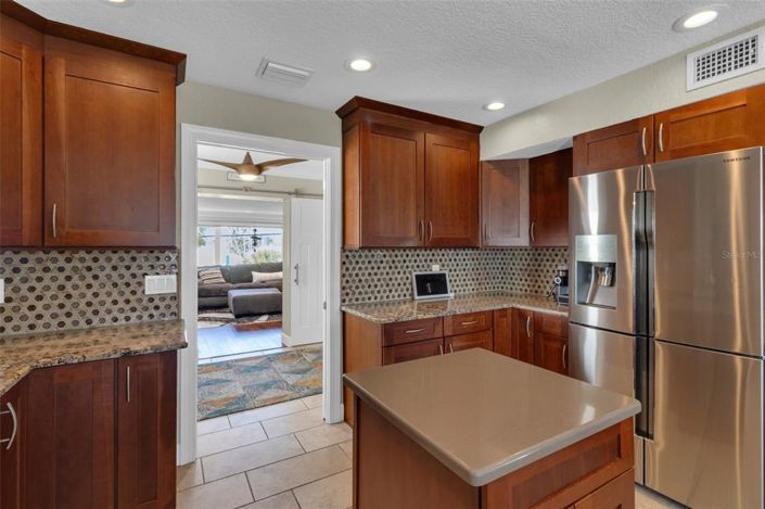 Image No.25-3 Bed Property for sale