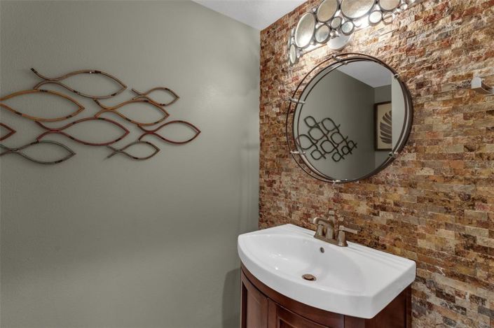 Image No.28-3 Bed Property for sale