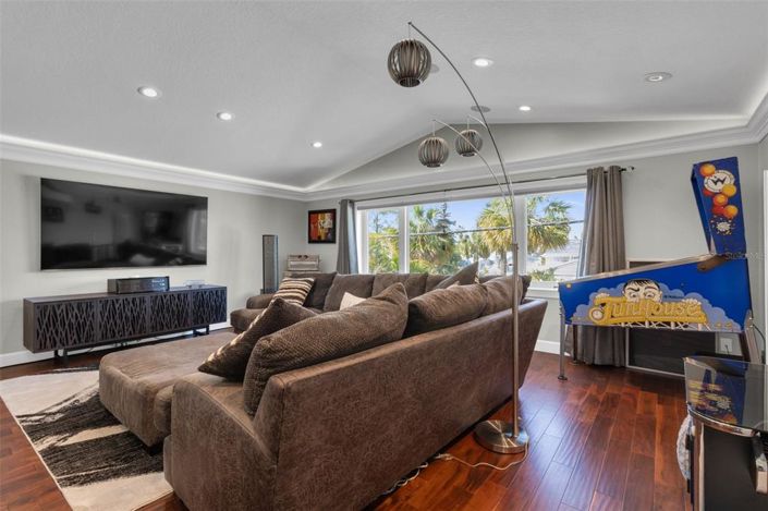 Image No.9-3 Bed Property for sale