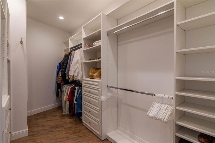 Image No.43-4 Bed Property for sale