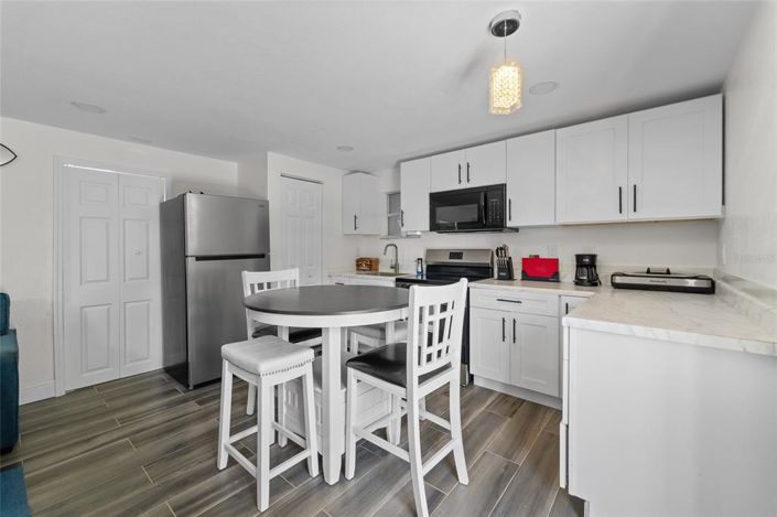 Image No.28-4 Bed Property for sale