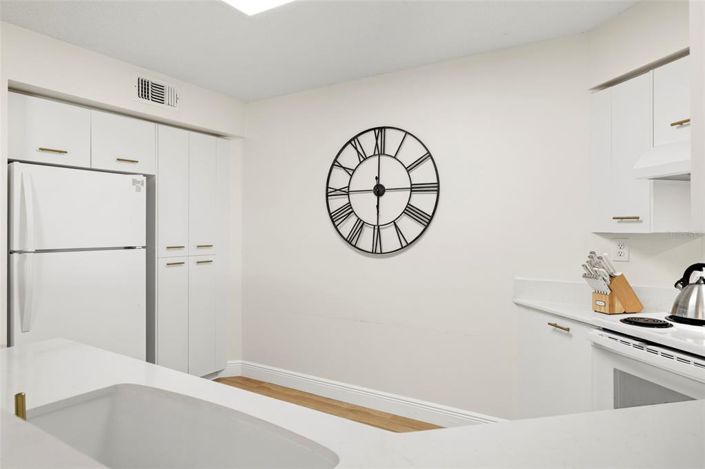 Image No.27-2 Bed Property for sale