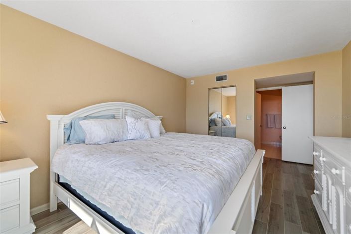 Image No.20-2 Bed Property for sale