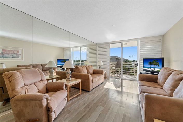 Image No.7-2 Bed Property for sale