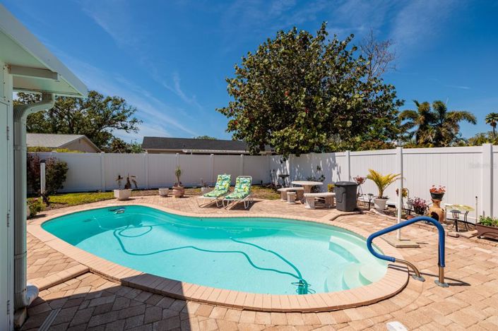 Image No.21-3 Bed Property for sale